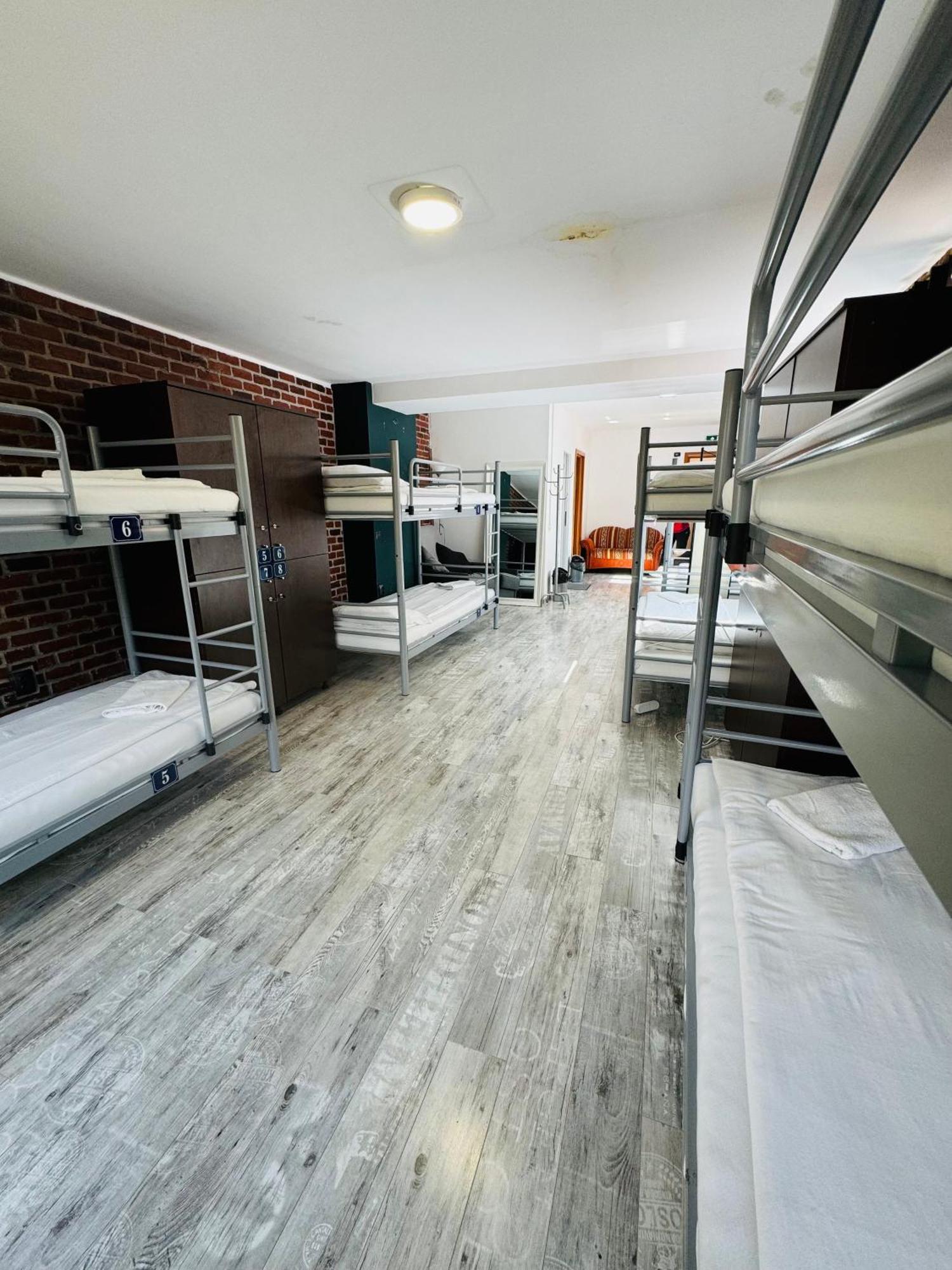 Central Hostel Partener Орадеа Екстериор снимка