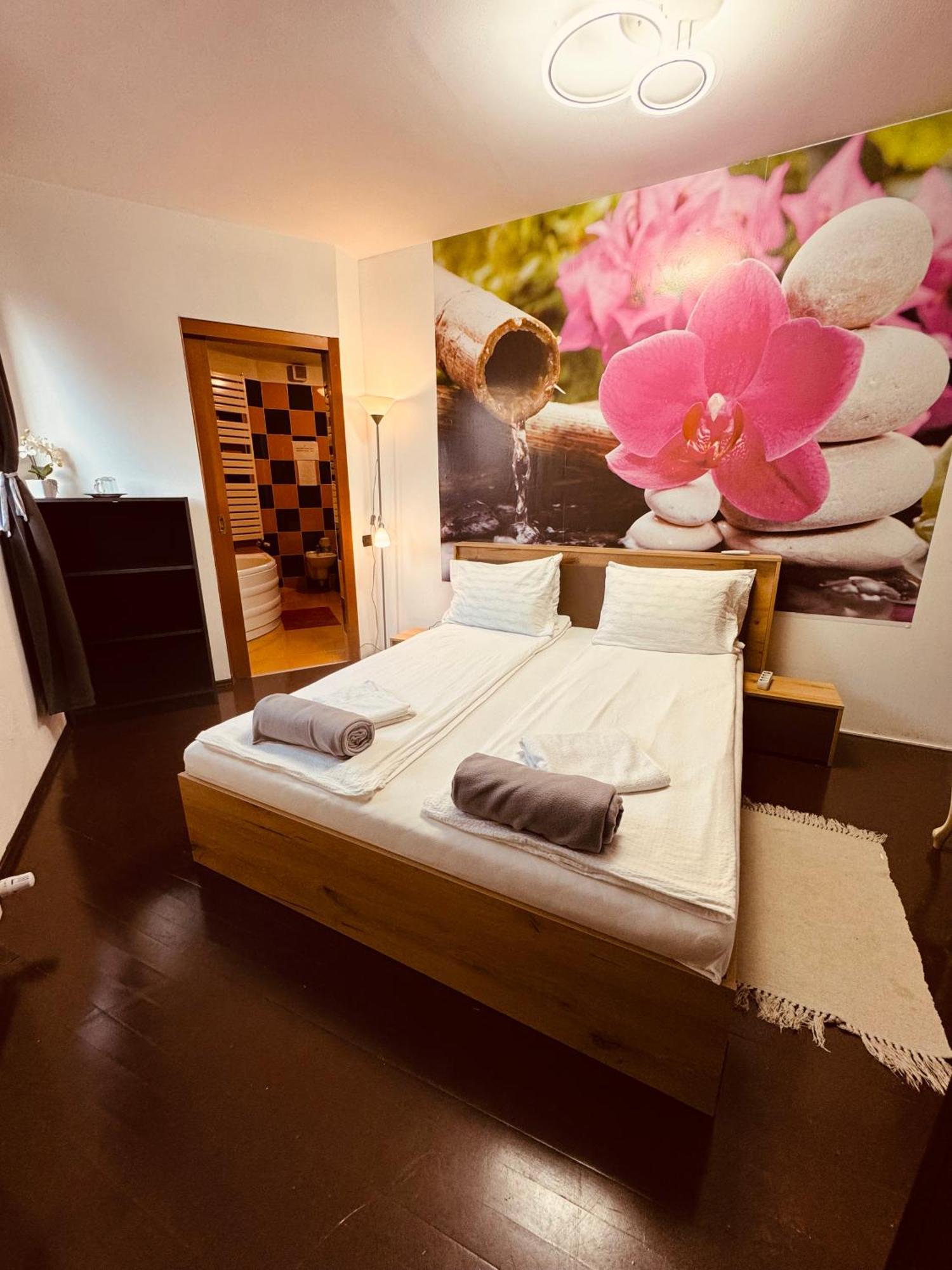 Central Hostel Partener Орадеа Екстериор снимка