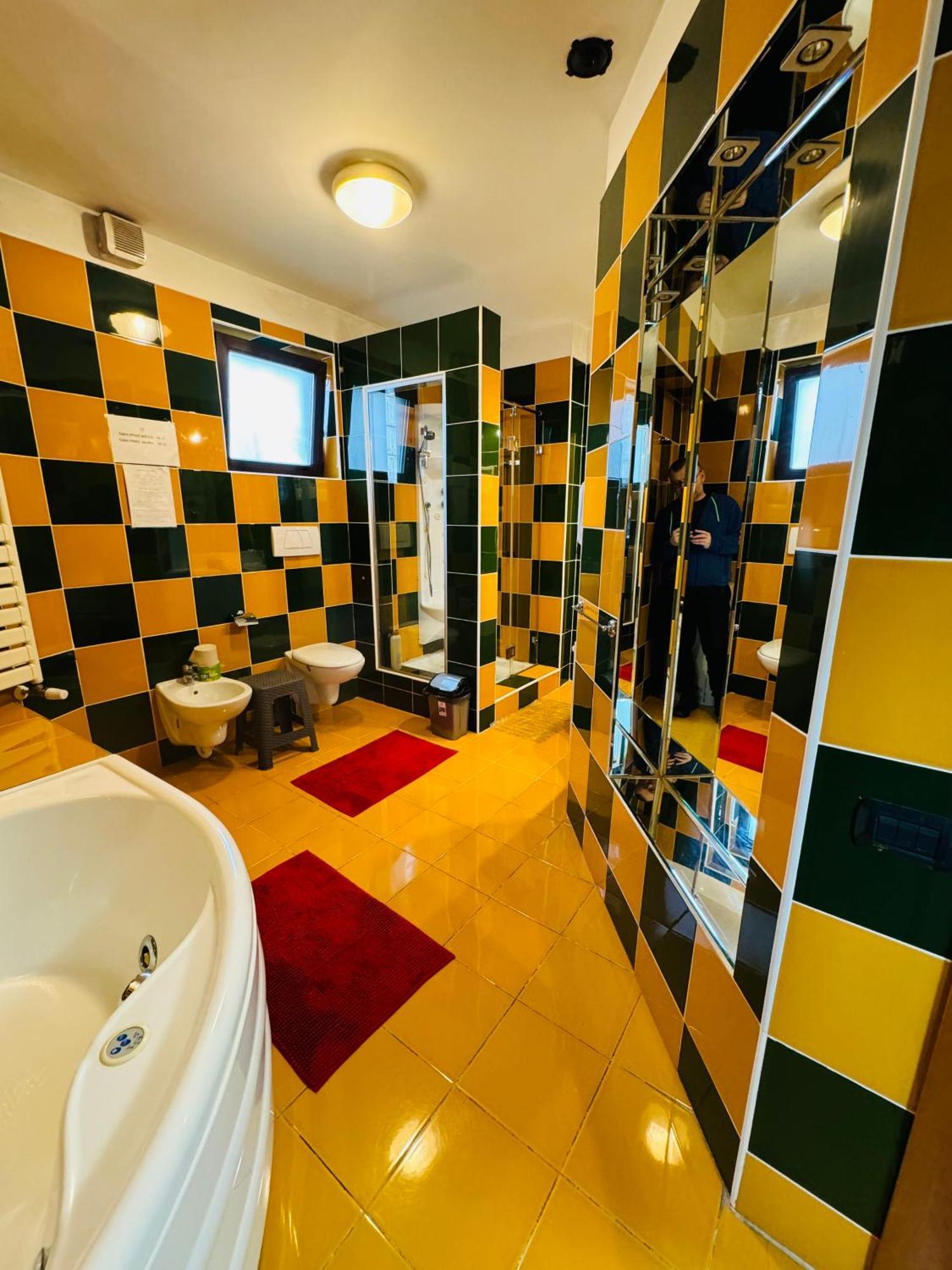 Central Hostel Partener Орадеа Екстериор снимка