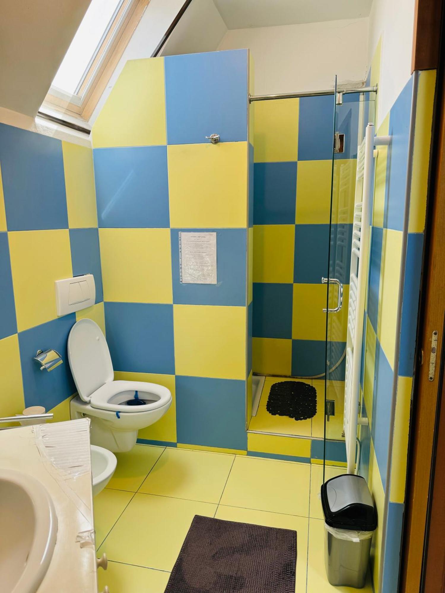 Central Hostel Partener Орадеа Екстериор снимка